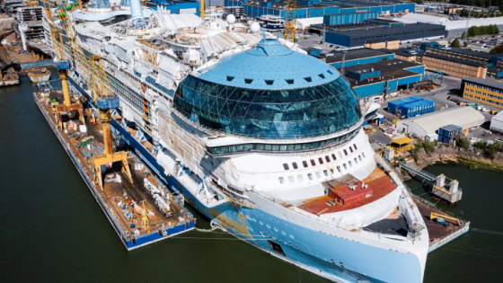 أيقونة البحار” .. أكبر سفينة سياحية بالعالم تبدأ أول رحلة | منوعات “صدى الخبر