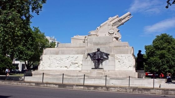 عقوبة جديدة لتسلق النصب التذكارية في بريطانيا | منوعات “صدى الخبر”
