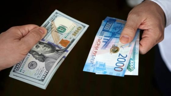 تراجع سعر صرف الروبل الروسي أمام العملات الرئيسية “صدى الخبر”