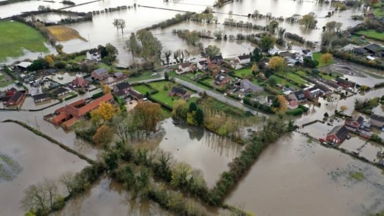 إصدار 10 تحذيرات و112 تنبيها من الفيضانات في أنحاء إنجلترا “صدى الخبر”