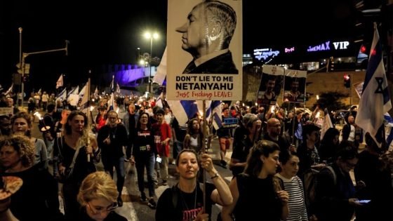 آلاف الإسرائيليين يتظاهرون أمام الكنيست للمطالبة برحيل نتانياهو “صدى الخبر”
