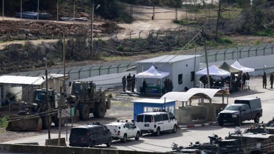 حماس تسلم ثلاثة رهائن في غزة وإسرائيل تفرج عن 183 سجينا فلسطينيا “صدى الخبر”