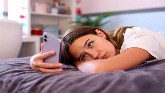 ما علاقة الهواتف الذكية بالاكتئاب؟ “صدى الخبر”