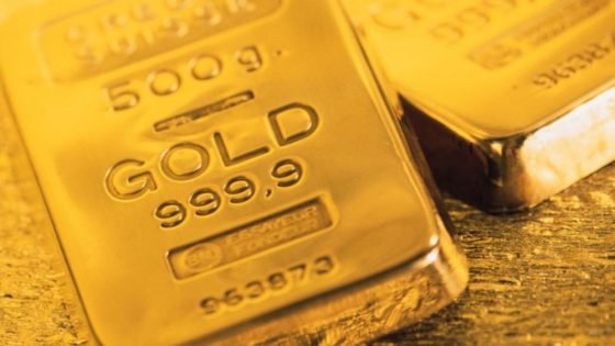 سعر الذهب يستقر قرب مستواه القياسي وسط تقلبات الدولار وسوق العمل “صدى الخبر”