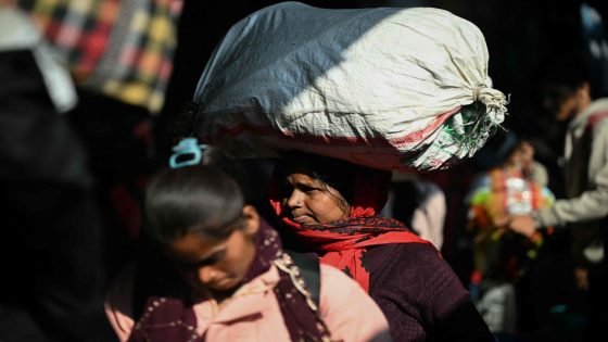 صور| التدافع يقتل 18 شخصًا بمحطة قطارات في نيودلهي “صدى الخبر”