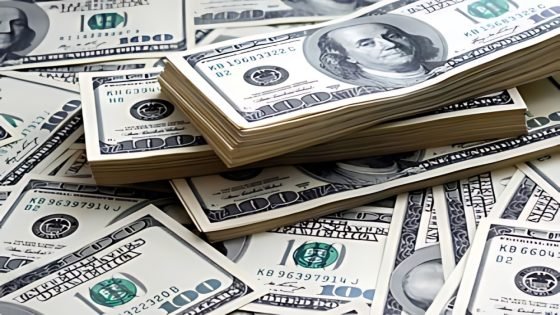 توقعات أسعار الفائدة تهبط بسعر الدولار نحو أدنى مستوياته “صدى الخبر”