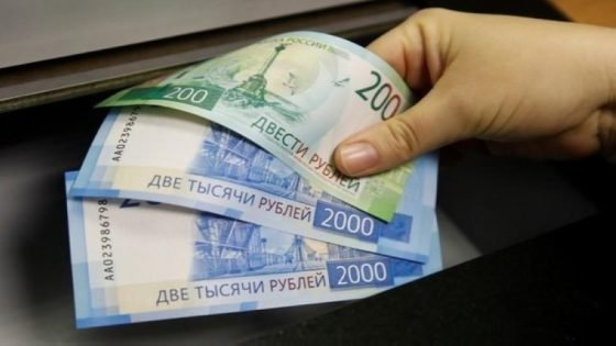 المركزي الروسي يخفض سعر الروبل مقابل العملات الرئيسية “صدى الخبر”