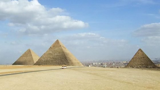 مسؤول مصري ينفي وجود أعمدة تحت الأهرامات “صدى الخبر”