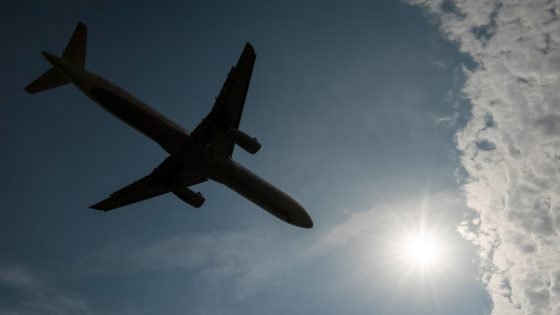 جنوب أفريقيا.. تحطم طائرة أثناء عرض جوي ومقتل قائدها “صدى الخبر”