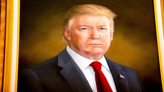 نالت إعجابه.. بوتين أهدى ترامب “بورتريه” مرسوم خصيصًا له “صدى الخبر”