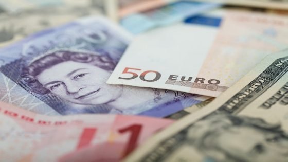 الاقتصاد البريطاني.. تباين موقف الإسترليني مقابل الدولار واليورو “صدى الخبر”