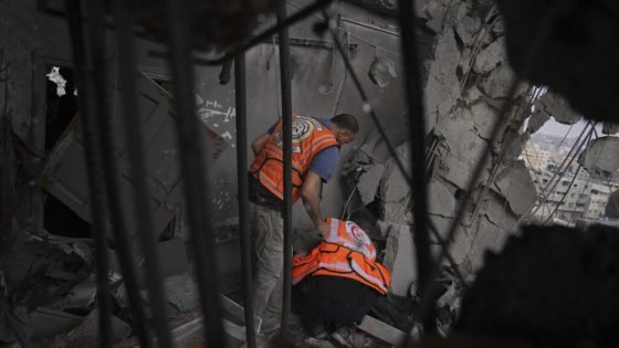 أربعة قتلى وأكثر من 30 مفقودا جراء غارة إسرائيلية على مدينة غزة “صدى الخبر”