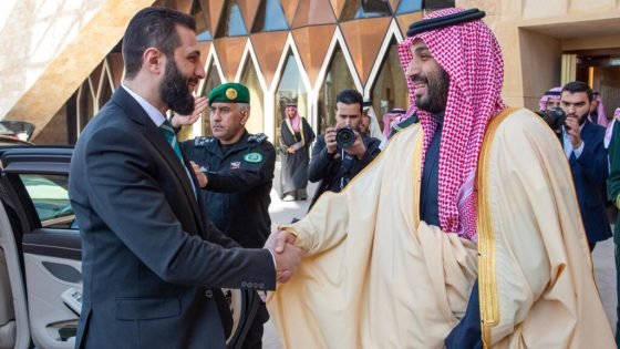السعودية تسدد ديون سوريا: ما الوتر الذي تلعب عليه المملكة؟ “صدى الخبر”