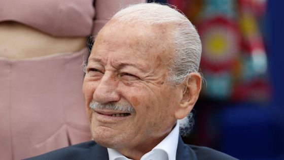 وفاة المخرج الجزائري محمد لخضر حمينة الأفريقي الوحيد الذي فاز بالسعفة الذهبية بمهرجان كان “صدى الخبر”