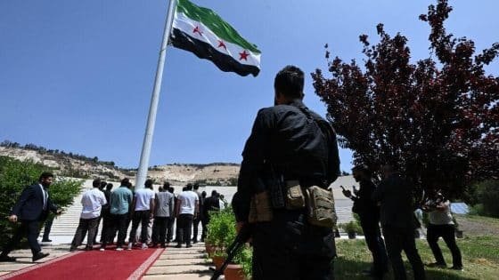 المقاتلون الأجانب بسوريا… من هم وما هي خطة الرئيس أحمد الشرع لإدماجهم في الجيش؟ “صدى الخبر”