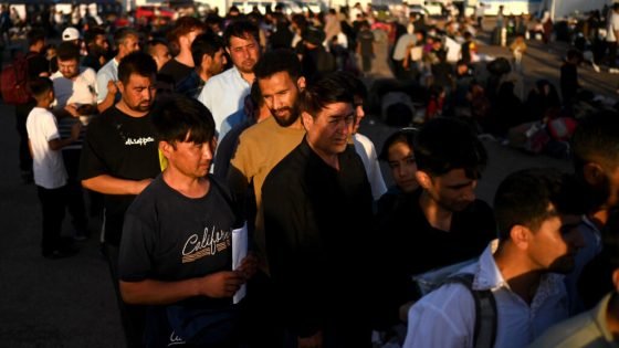 موجة ترحيل جماعي… أكثر من 230 ألف مهاجر أفغاني غادروا إيران نحو بلادهم خلال يونيو “صدى الخبر”