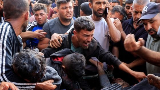 عشرات القتلى في قصف إسرائيلي قرب مركز مساعدات بخان يونس جنوب قطاع غزة “صدى الخبر”