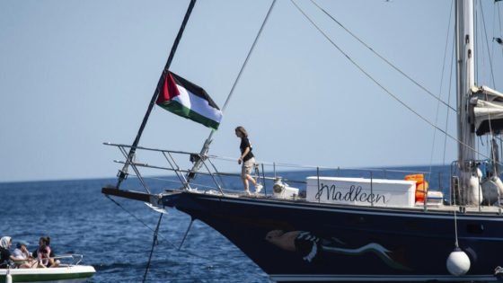 وزير الدفاع الإسرائيلي يأمر الجيش بمنع سفينة "أسطول الحرية" من الوصول إلى غزة “صدى الخبر”