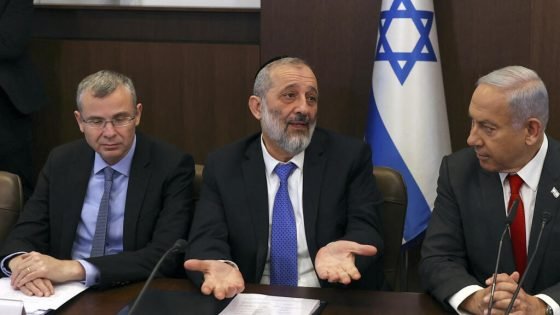 إسرائيل: من هو أرييه درعي، الزعيم الحريدي الذي يتوقف عليه مصير بنيامين نتانياهو السياسي؟ “صدى الخبر”