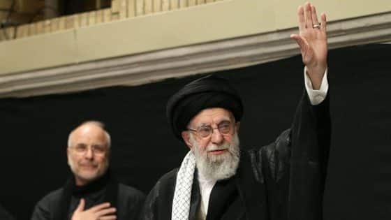 فيديو: أول ظهور علني للمرشد الأعلى الإيراني علي خامنئي منذ الحرب مع إسرائيل “صدى الخبر”