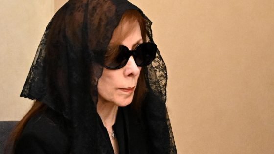 لبنان: الحزن يخيم على مراسم جنازة زياد الرحباني بحضور والدته الفنانة فيروز “صدى الخبر”