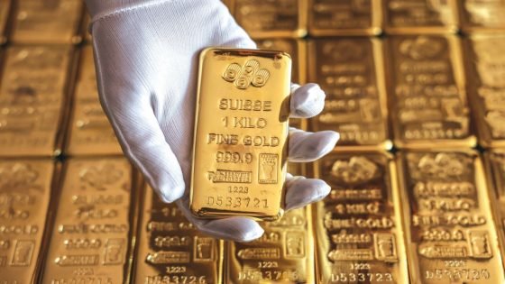 الذهب يهبط وسط تفاؤل بشأن مفاوضات التجارة وتراجع الدولار يحدّ من الخسائر “صدى الخبر”