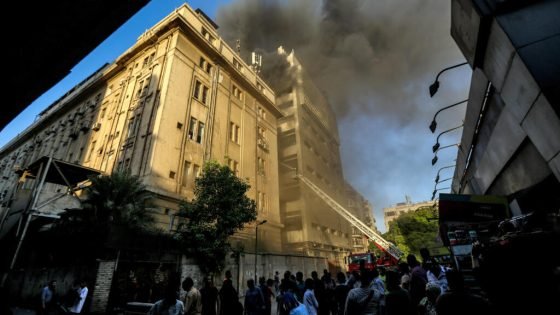 حريق في سنترال رمسيس يشل الاتصالات والإنترنت ويصيب 22 شخصا بوسط القاهرة “صدى الخبر”