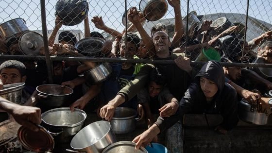 "كل الناس جوعانة"… صرخات سكان غزة لتفادي الموت بسبب المجاعة “صدى الخبر”