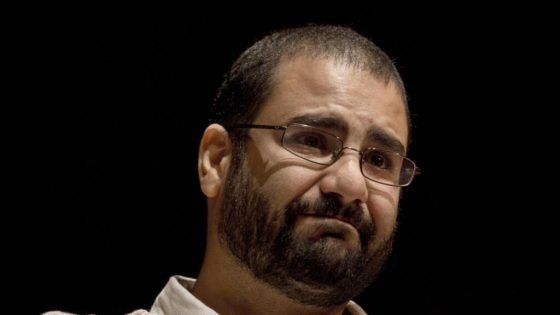 مصر: الناشط علاء عبد الفتاح يعود لعائلته "حرا" بعد الإفراج عنه بموجب عفو رئاسي “صدى الخبر”