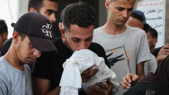 مقتل عشرات الفلسطينيين في قصف جوي ومدفعي إسرائيلي على قطاع غزة “صدى الخبر”