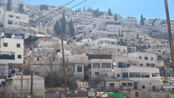 "تنهار القلوب قبل الجدران"… حين تغرس الجرافات الإسرائيلية أنيابها في بيوت حي سلوان الفلسطينية “صدى الخبر”